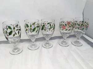 5 Christmas Holiday Holly Goblets Glasses Glassware Water Beverage Libbey - Bild 1 von 6