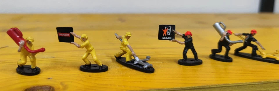 1:43 Pit Crew Figurines mini figure vintage peugeot rally meccanici auto mobil 1 - Immagine 1 di 4