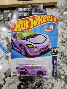 Hot Wheels Monster High Ghoul Mobile, 3/250 HW Screen Time, 1/10, Black and Pink - Picture 1 of 3