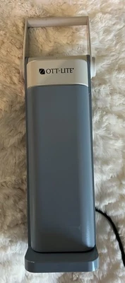 Lámpara de Escritorio Plegable Color Verdadero OTT-LITE Modelo T80812 Foto 1 de 4