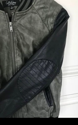 coffee shop new york chaqueta mujer pequeña en verde oliva y negro  Foto 1 de 4