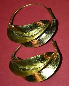 Pendientes pequeños africanos tribales de latón lavado en oro ligero lavado, África - Imagen 1 de 2