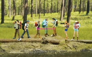 Figura pintada 1:64 modelo miniatura resina diorama juguete excursionista escalador mochilero - Imagen 1 de 24