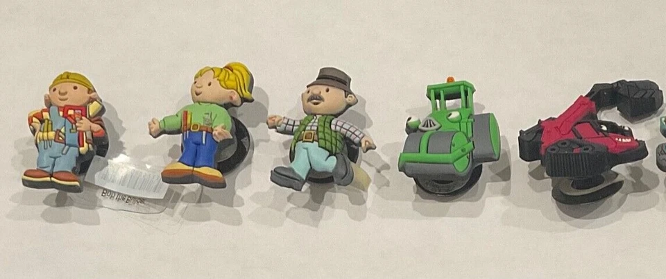 Bob el Constructor Jibbitz Bob/Wendy/Roley/Benny/Farmer Pickles RARO, RETIRADO ¡NUEVO! Foto 1 de 1