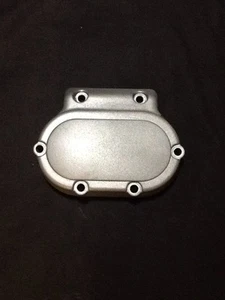 Harley Davidson. Stock Transmission Cover 37082-99 M405 - Foto 1 di 3