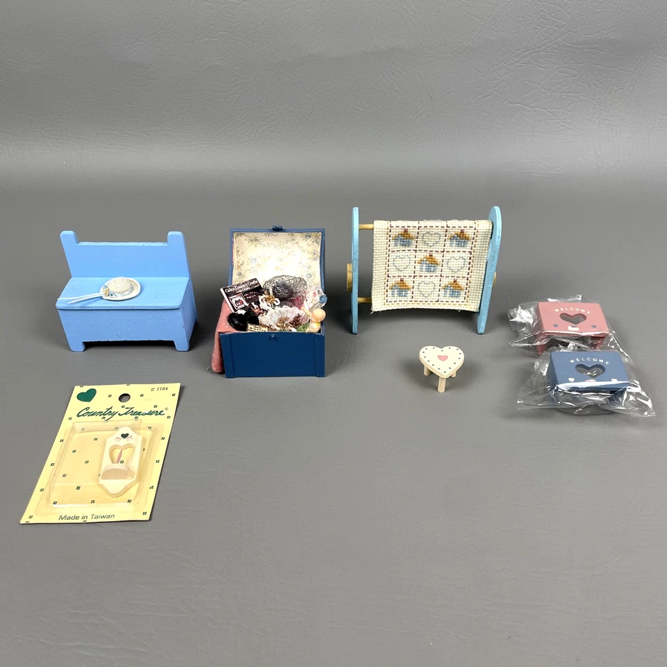 复古娃娃屋微型工匠被子后备箱帽长凳蜡烛壁灯 1980 年代 — 第 1/4 张图片