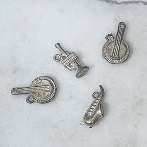 4 Dijes de Instrumento Musical de Metal de Colección Gamas de Galleta, Bolas de Goma 2 Banjos y 2 Cuernos - Imagen 1 de 7