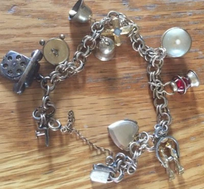 De Colección 12K GF Oro Lleno Dije Pulsera Con 8 Dijes Semillas Campanas Teléfono Reloj Foto 1 de 4