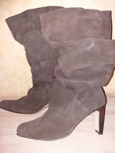 High Heel Schlupfstiefel NEU Gr. 42 in schokobraunem Veloursleder schlicht edel - Bild 1 von 3