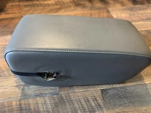 ✅2007-2011 Ford Ranger  Seat Center Fold Down Gray Vinyl Arm Rest Cushion ✅ - Picture 1 of 4
