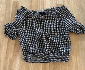 Gently Used H&M Black and White Check Cropped Blouse Children's Size 10-11 - Picture 1 of 3