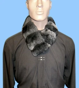 Nuovo UOMO VERA PELLICCIA DI CINCILLÀ COLLO AVVOLGENTE-SCARF stile SCC-OTTIMO CON QUALSIASI CAPPOTTO! - Foto 1 di 3