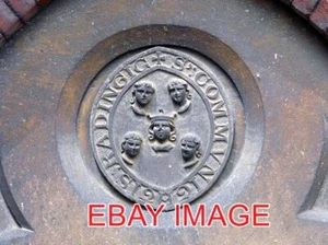 PHOTO CARVING OF READING'S HISTORIC SEAL THE INSCRIPTION IS "S':COMMUNITATIS R - Picture 1 of 1