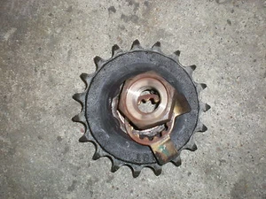 2000 Triumph 955i 955 i RS Front Sprocket with Nut and Washer - Bild 1 von 1