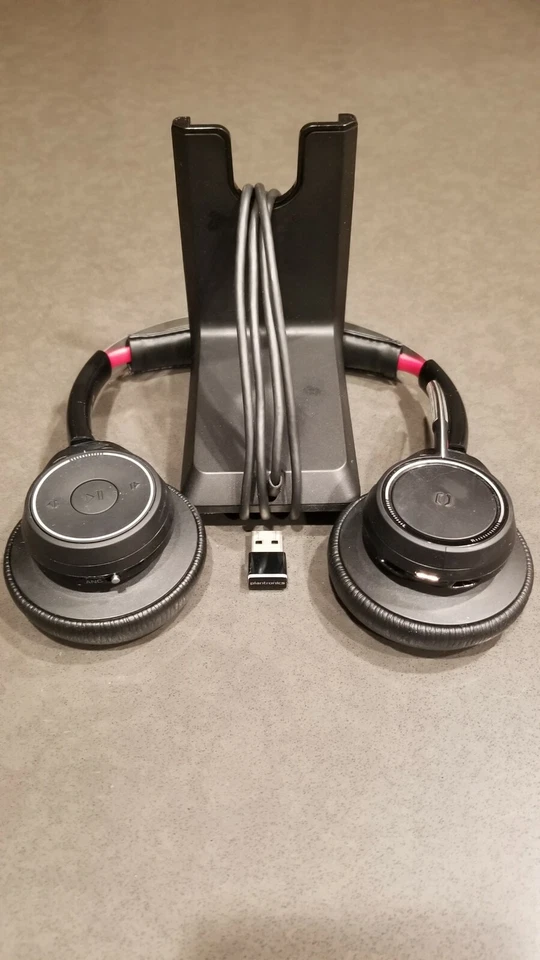 Plantronics Voyager Focus UC Bluetooth USB B825-M 202652-02 Headset - Image 1 of 1