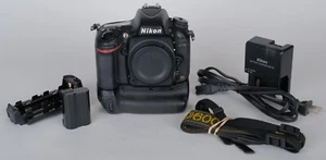 EX++ Nikon D600 Digital SLR FX Full Frame 24.3MP + MB-D11 Grip and Warranty - Picture 1 of 18
