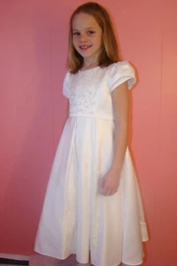 US Angels First Communion Dress Style #310 Size 6X Satin Short Sleeves Box Pleat - Picture 1 of 5