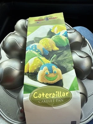 Nordicware 3D CATERPILLAR Pastelet Cake 11x13 PESADO Aluminio Fundido Sartén Foto 1 de 4
