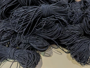 JOB LOT 1.5KG bundles of 1mm wide round navy elastic - Picture 1 of 6