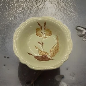 Haeger Pottery Scalloped Edge Bowl- Cream W/Rust And Gold Flower No Damage - Picture 1 of 4