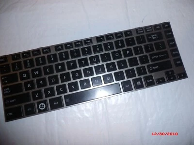 Y000000940 GENUINE TOSHIBA KEYBOARD GLOSSY SATELLITE P845  - Image 1 of 2