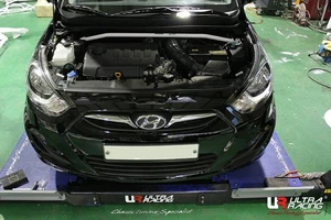Soporte de torre de barra de puntal delantero Ultra Racing para Hyundai nuevo Accent (RB) 1.6D / 1.4P - Imagen 1 de 1