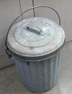 Cesta de basura industrial vintage de metal galvanizado de 17,5" x 14" Foto 1 de 4