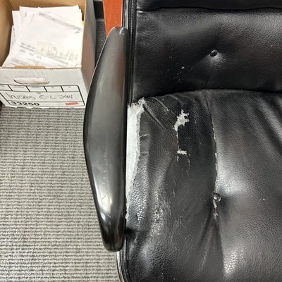 Knoll Charles Pollock 执行椅部件:右臂 — 第 1/2 张图片