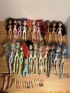 lMonster High Puppen Konvolut 22 plus extra Teile (Puppen zum Ausschlachten, Restaurieren usw.) - Bild 1 von 16