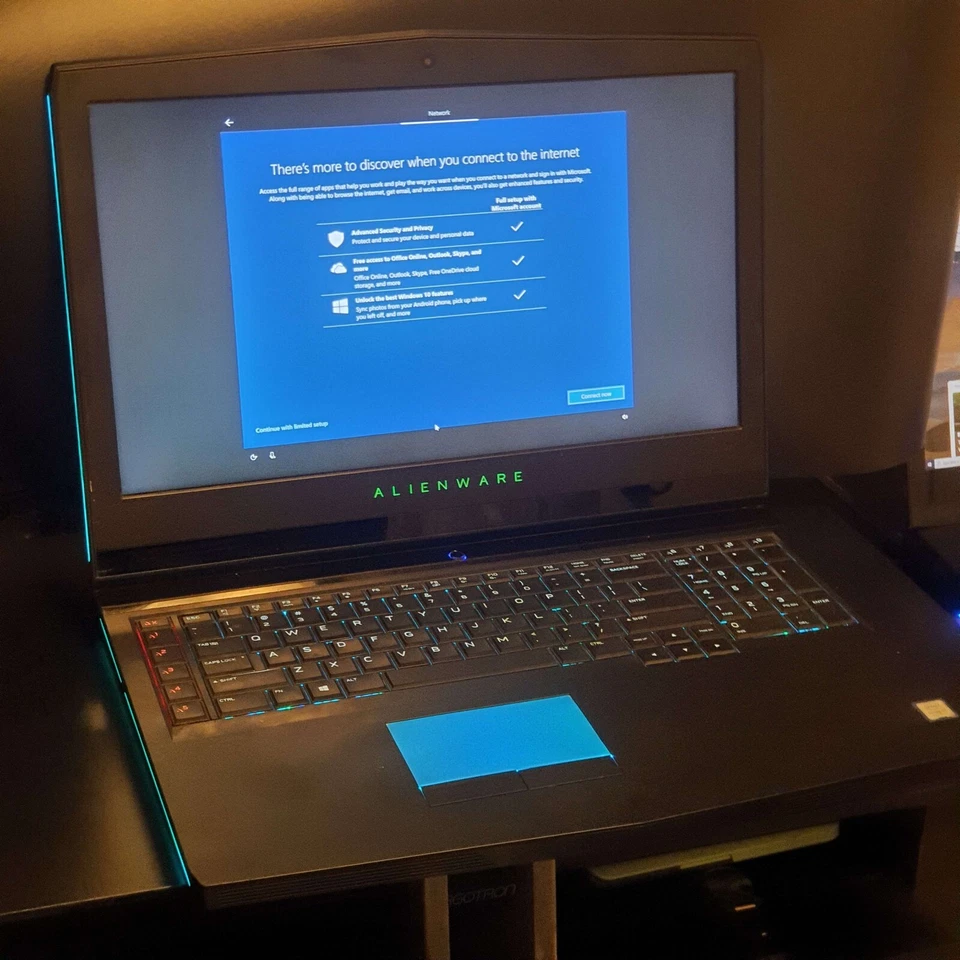 Alienware 17 R4 17.3" i7-7700HQ 500GB-M.2SSD + 1TB-HDD 16GB GTX 1070 1440P 120HZ Foto 1 de 4