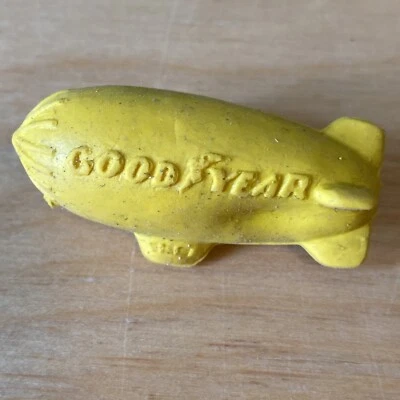 Figura de juguete GoodYear dirigible goma borrador años 70 amarilla vintage promocional RARA Foto 1 de 2