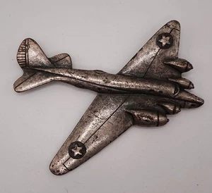 Spilla in metallo B17 bombardiere aereo da guerra seconda guerra mondiale stelle USA - Foto 1 di 6