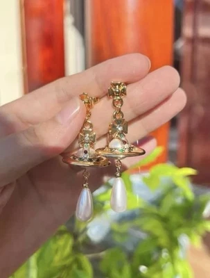 Pendientes colgantes Vivienne Westwood Orbe perlas tono dorado con caja regalo de cumpleaños235 Foto 1 de 3