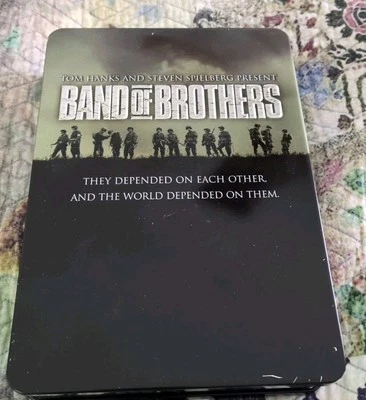 Band of Brothers 6 Disc DVD Set Collectible Tin Tom Hanks and Steven Spielberg Foto 1 de 4