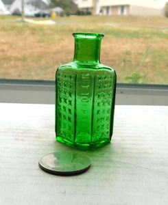 ATEMBERAUBENDE GRÜNE FLACHE RÜCKSEITE GIFT GEPRÄGT, NICHT ZU NEHMEN, BASIS, 1/2 - Bild 1 von 2