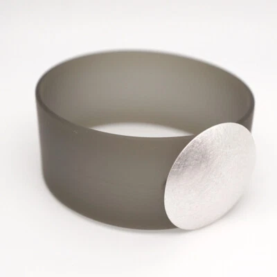 Armband  Mittelteil Messing versilbert Naturkautschuk Dunkelgrau Petra Meiren - Bild 1 von 4