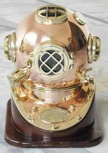 Elmetto subacqueo marino ottone antico 18" US Navy Mark V con base in legno nero - Foto 1 di 4