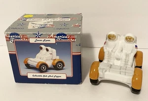 De colección Americas Favorite Enesco 1999 Astronauta Moon Rover Sal Pimienta Shaker - Imagen 1 de 6