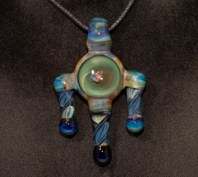 Colgante corazón de llama de ópalo | Vidrio de borosilicato soplado a mano | Artesano iridiscente Foto 1 de 4