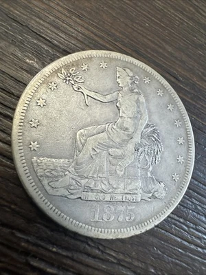 Dólar comercial Carson City 1875-CC - 90 % plata verificada - ¡Ultra raro! Wow! Foto 1 de 4