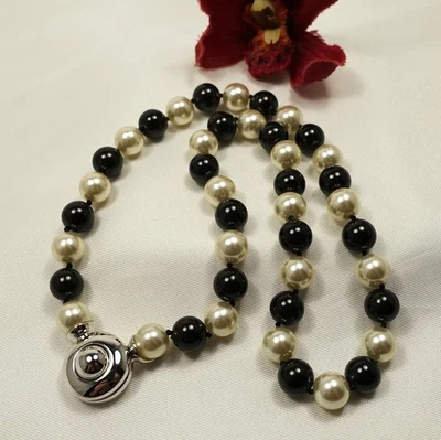 Edle Pierre Lang Perlen Collierkette Verschluss Silberfarben / ev 713 (80) - Bild 1 von 4