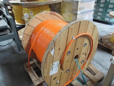 ROLLO DE CABLE DE FIBRA ÓPTICA 72 FIBRA MULTIMODO SIN PRECIO DE RESERVA (1580 FT) T91058 Foto 1 de 4