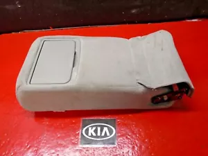 09 10 ASIENTOS TRASEROS KIA OPTIMA REPOSABRAZOS CENTRAL CON PORTAVASOS FABRICANTE DE EQUIPOS ORIGINALES GRIS - Imagen 1 de 6