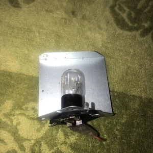 Z187 Magic Chef Microwave Light Bulb Fixture Model MCM770B1 Bulb - Picture 1 of 3