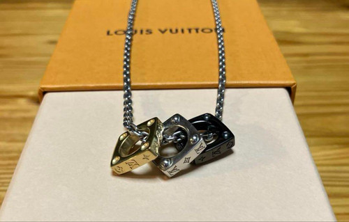 LOUIS VUITTON（LV） LOUIS VUITTON M00675 collane argento con top per uomo usate