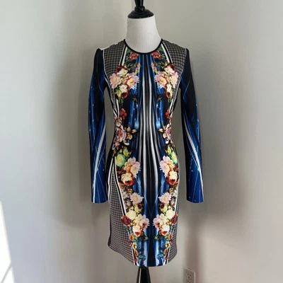 Vestido de Buceo Clover Canyon S Estampado Solsticio de Invierno In Us Vogue 2014 Foto 1 de 4