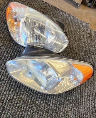 Faro halógeno lateral izquierdo conductor y paso derecho Hyundai Accent 2006-2011 sedán Foto 1 de 4