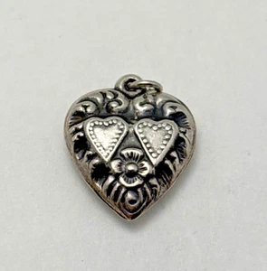 Dije de corazón de doble cara hinchado de dos corazones de plata esterlina vintage 12C - Imagen 1 de 5
