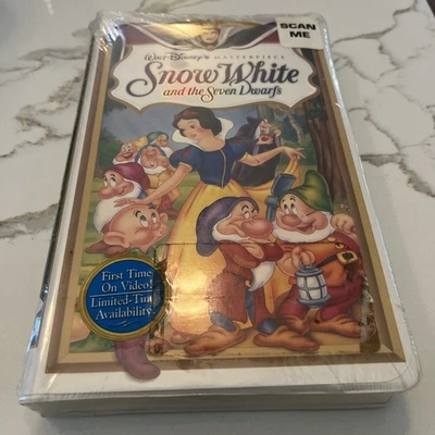 Walt Disney’s Masterpiece Collection Snow White and the Seven Dwarfs VHS - Image 1 of 3