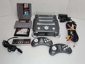 Consola de juegos retro Hyperkin Retron 3 juega NES SNES y SEGA Genesis probada - Imagen 1 de 19